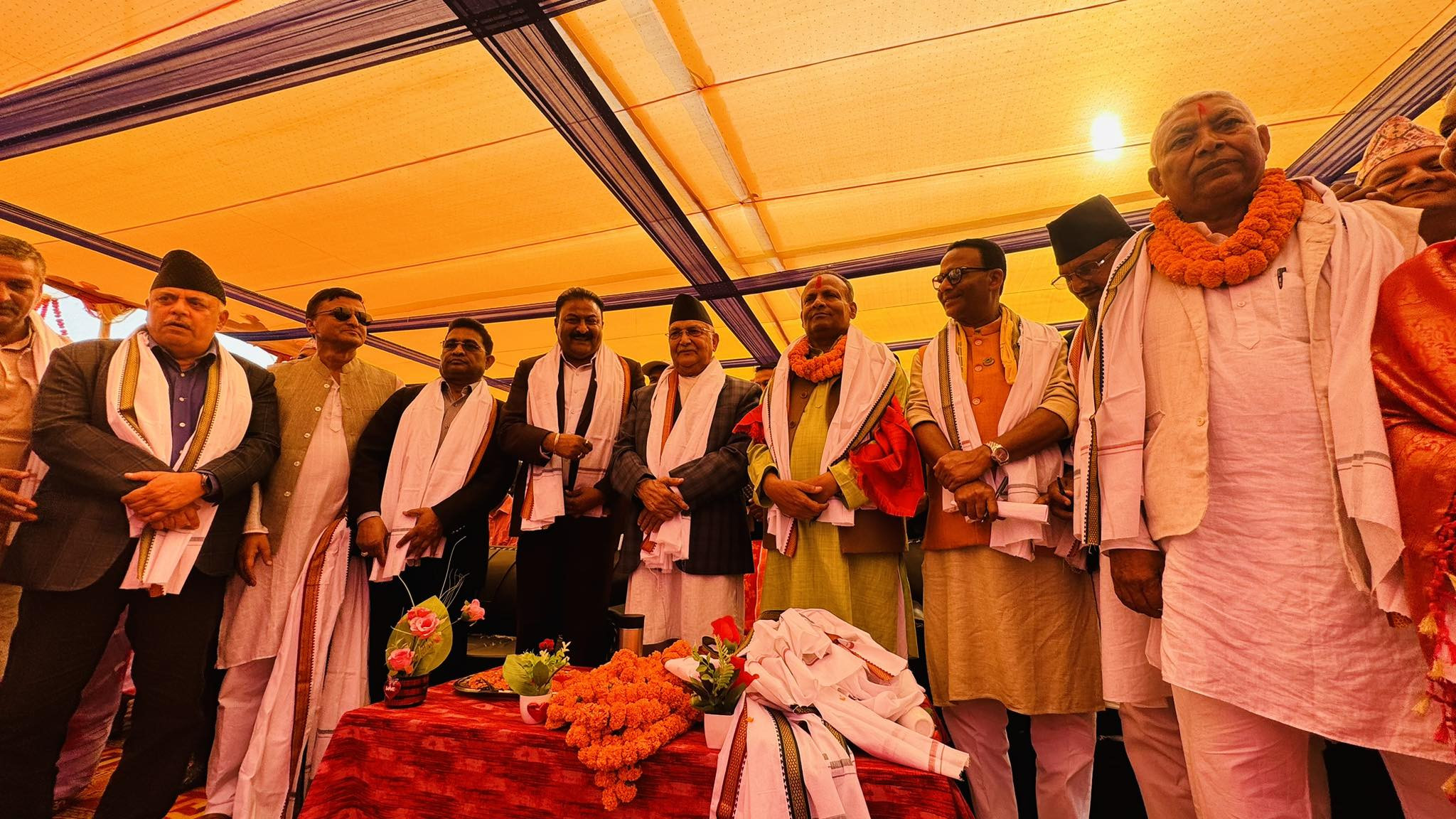 पप्पु कन्स्ट्रक्सनका सञ्चालक हरिनारायण रौनियार एमालेमा प्रवेश, ओलीले गरे स्वागत
